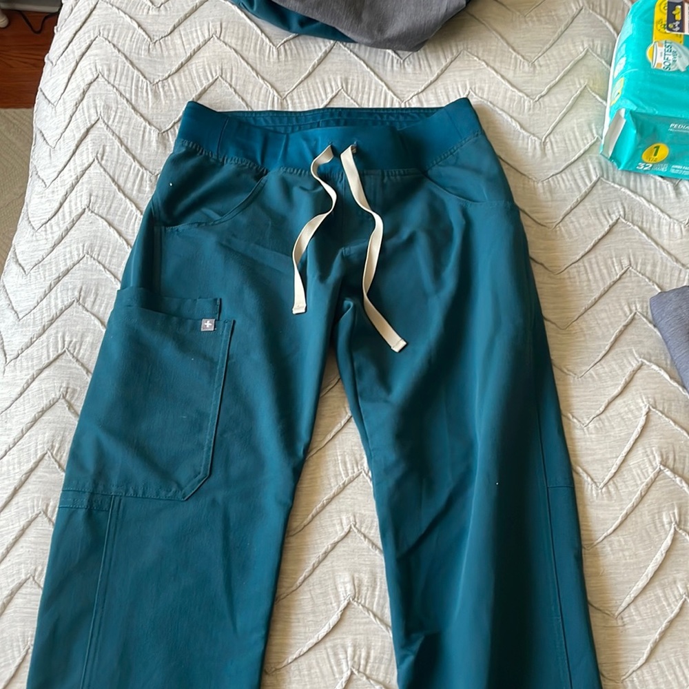 Figs scrub cargo pants